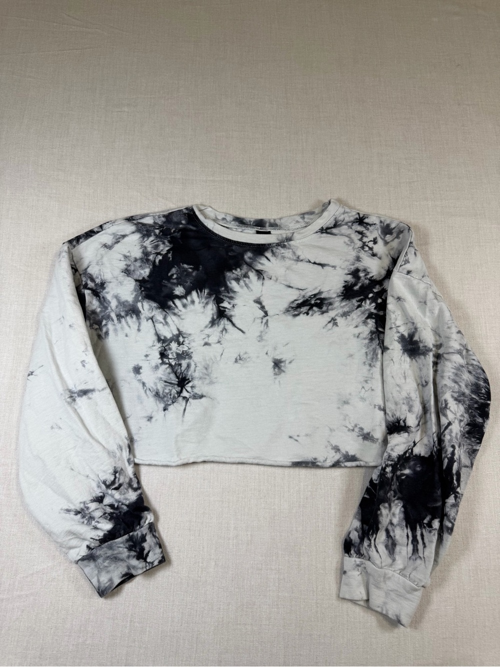 Black White Tie Dye Cropped Long Sleeve Top Grunge Alt Y2K